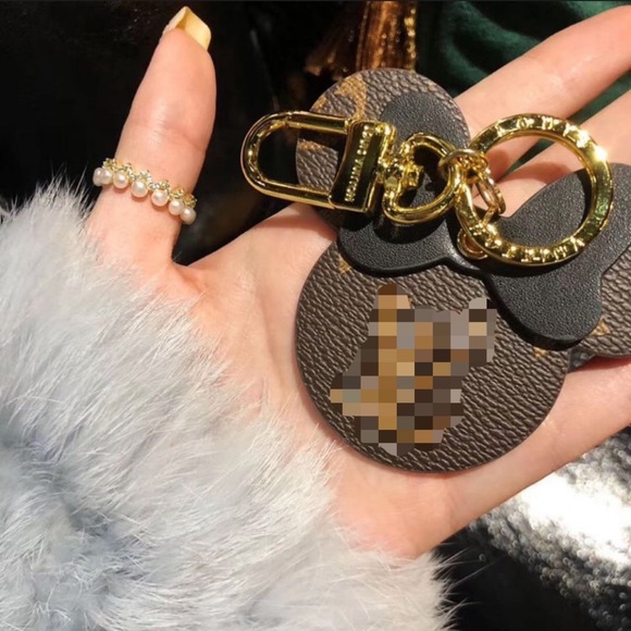 old LV canvas keychain - Picture 5 of 5